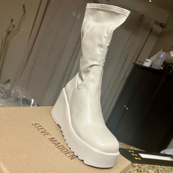 Steve Madden | Proceed Platform Wedge Boots in Bone, size 8.5US - Picture 3 of 9